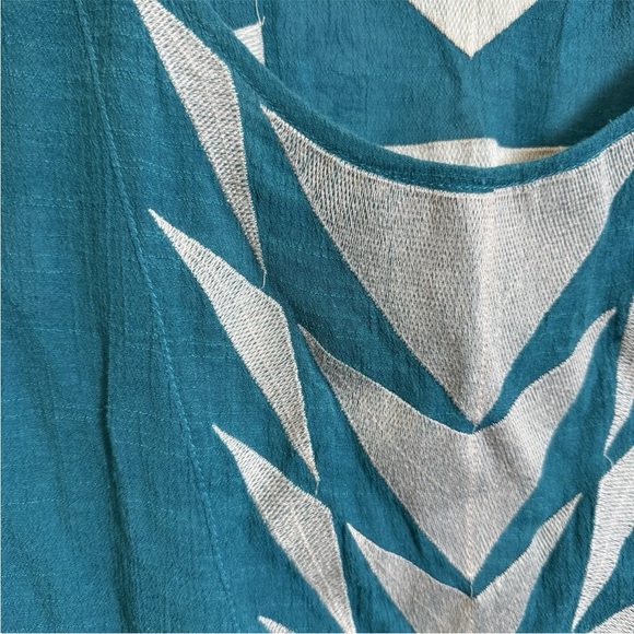 Le Sample Boho Top Turquoise White Size Medium Embroidered Western Aztec Design - Picture 9 of 10